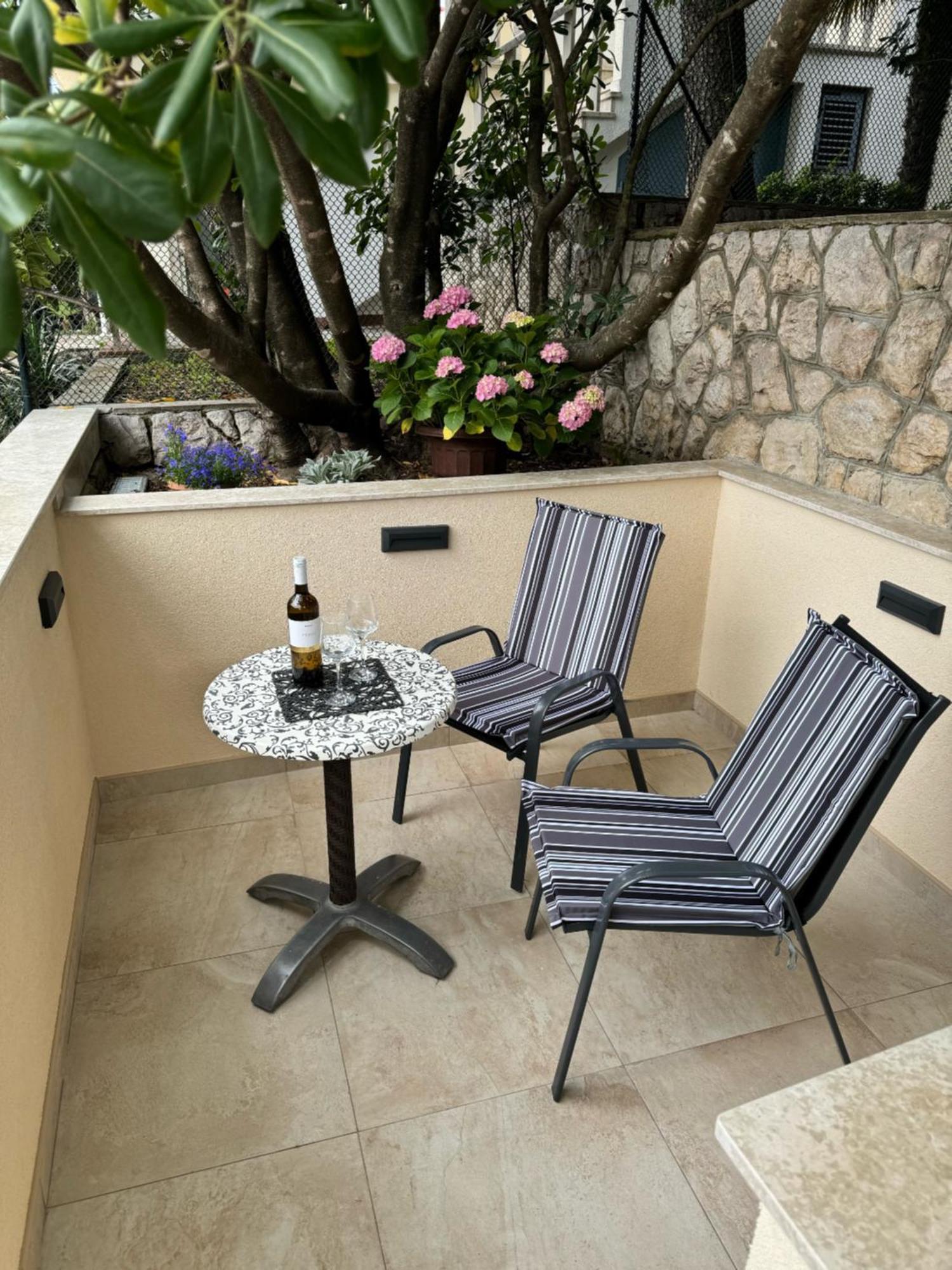 Lory Apartmani Dramalj Exterior foto